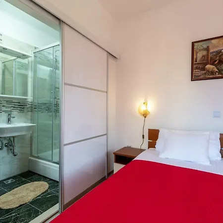 Marica Pensión Vela Luka